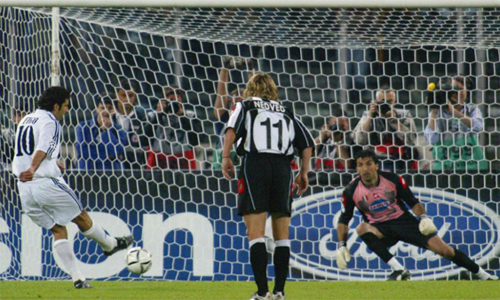 Figo đá hỏng phạt đền và Real bị Juventus loại ở bán kết Champions League