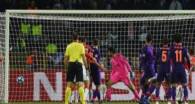 Barca đoạt vé đi tiếp, các bảng đấu thay đổi vị trí