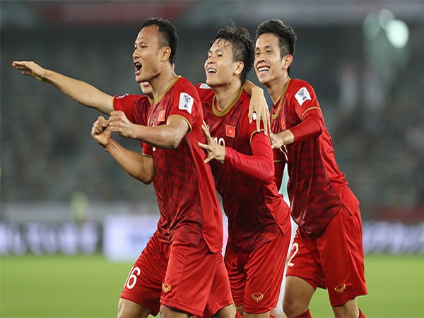 Điểm tin bóng đá Việt Nam sáng 12/1: Hòa Iran hơn cả vô địch