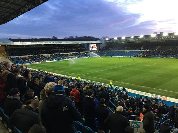 Bầu không khí cuồng nhiệt trong sân Elland Road