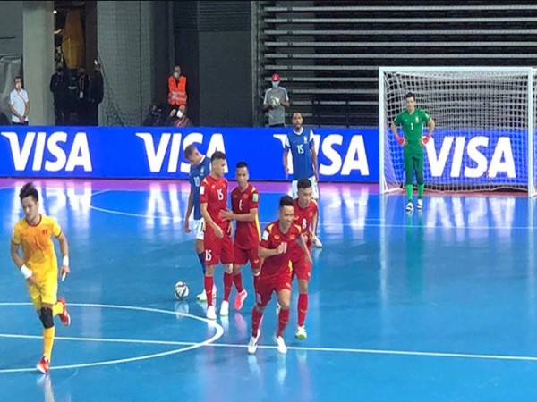 Giải đáp luật chuyền về cho thủ môn trong Futsal đúng nhất