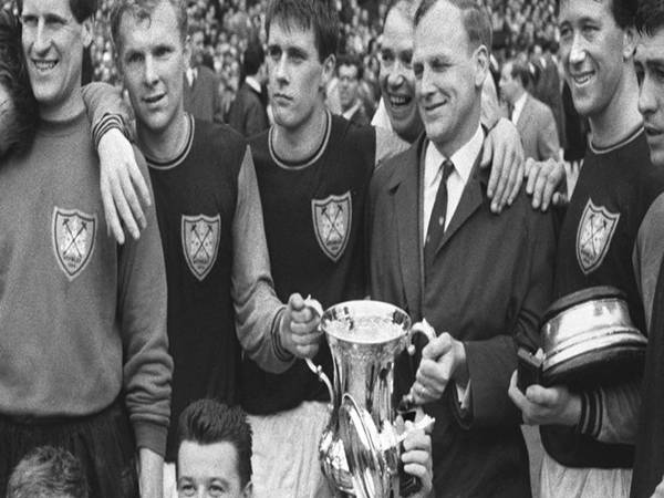 Huấn luyện viên West Ham Ron Greenwood – Người đặt nền móng cho phong cách chơi bóng hiện đại
