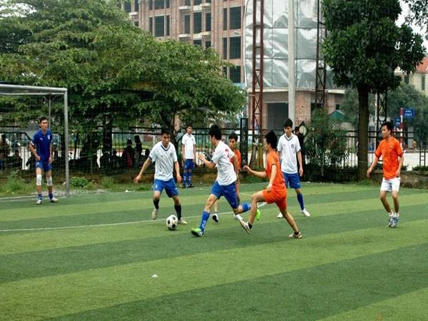 Mẹo đá bóng không mất sức từ các chuyên gia thể thao