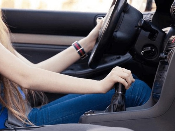 Nằm mơ thấy lái xe ô tô là điềm gì, hên hay xui?